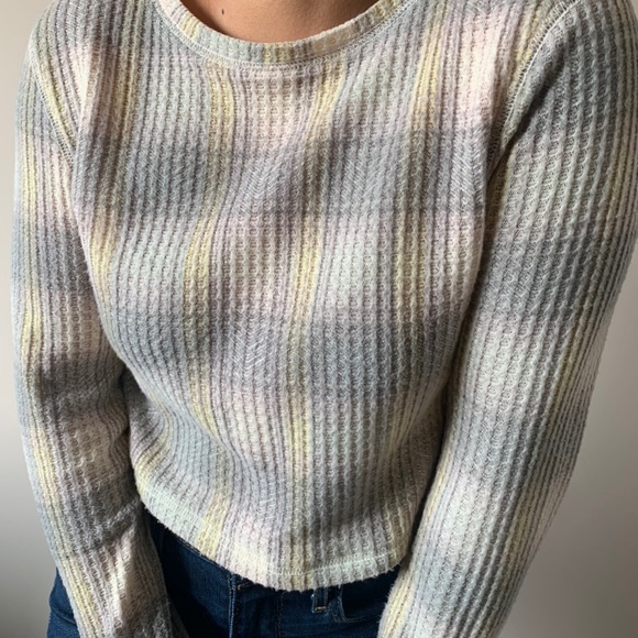 2/$30🌟Urban outfitters cropped sweater - Picture 4 of 4